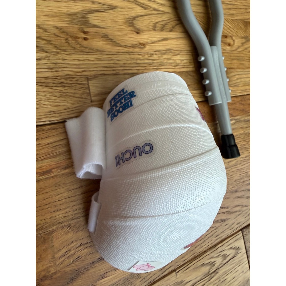 Build a Bear Doll Play Crutches and Bandage Set with Heart and XOXO Graphics - Picture 2 of 5